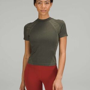 Lululemon Womens Seamless Training Short Sleeve Shirt Army Green Size 2